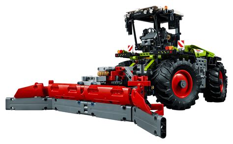 Zdjęcie ciągnika LEGO Technic CLAAS XERION 5000 TRAC VC z aktywnymi funkcjami Power Functions