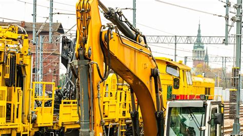 Zestawienie różnych modeli koparko-ładowarek dostępnych na rynku wtórnym