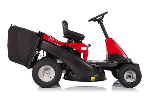 Traktorek ogrodowy MTD SMART MINIRIDER 60 RDE podczas koszenia trawnika