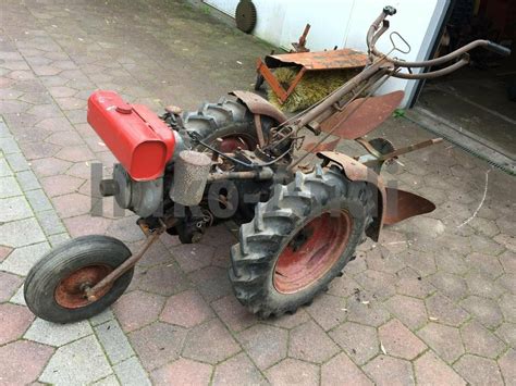 Zdjęcie przedstawiające ciągnik jednoosiowy Hako Hakorette 5007 w akcji