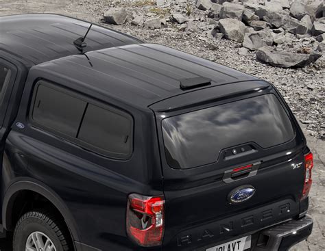 Zdjęcie limitowanego Forda F-MAX Select w kolorze Agate Black i brązowymi detalami