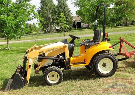 Thematyczne zdjęcie traktorka Cub Cadet 4x4 diesel w akcji