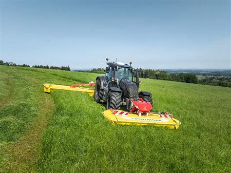 zdjęcie kosiarki Pöttinger NOVACAT 262 w akcji
