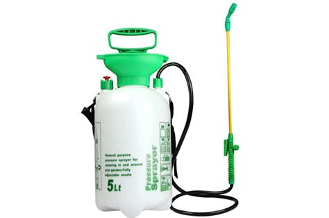 Thematic photo of a person using a 5L pressure sprayer in a garden