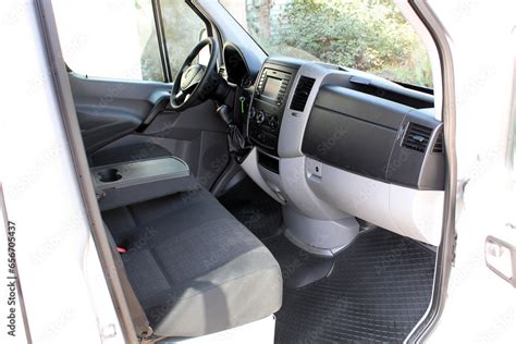 Widok wnętrza kabiny Mercedes Sprinter