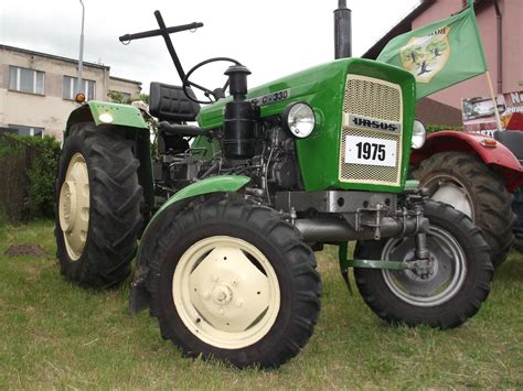 Zdjęcie traktora Ursus C-330 w pracy