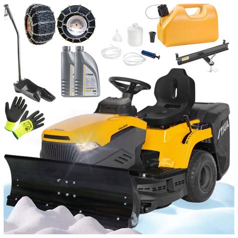 Zestaw do odśnieżania zamontowany na traktorze ogrodowym Stihl