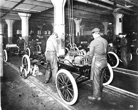 Historical photo of Władimirec T-25 assembly line or factory