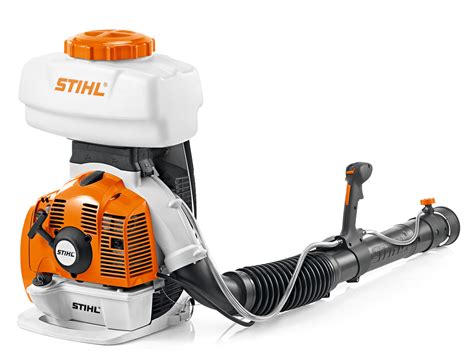 Opryskiwacz spalinowy Stihl SR 450 w akcji na plantacji