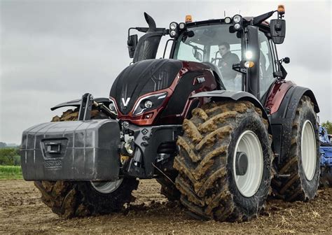 Valtra T234 tractor on an icy track with Nokian winter tires