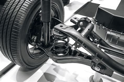 Zdjęcie c-clipów i trzpienia blokującego półoś w mechanizmie różnicowym