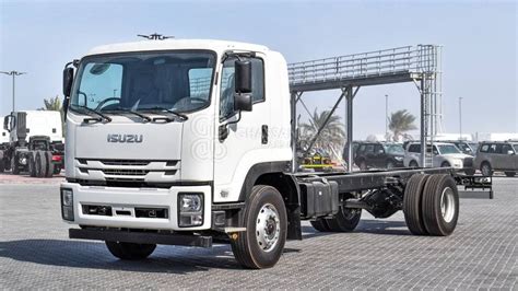 Wywrotka ISUZU FVR 15 ton w akcji, załadunek materiałów