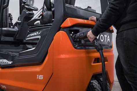 Tabela porównawcza serii wózków elektrycznych Toyota (Traigo 24, 48, 80 oraz HT)