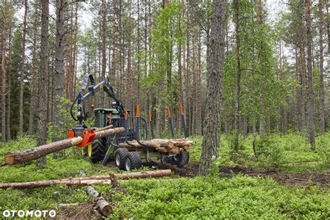 Mini traktorek z przyczepą leśną i żurawiem do załadunku