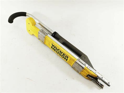 Wiązarka do drutu zbrojeniowego Wacker Neuson DF 16 w akcji