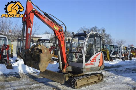 Zdjęcie poglądowe koparki Neuson 3503 w pracy