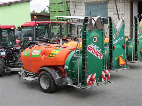 zdjęcie ogólne różnych typów opryskiwaczy sadowniczych Agrola