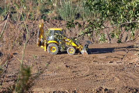 Thematic photo of Cyklop loader working in a field
