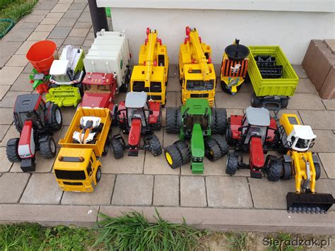 Kolaż zdjęć różnych modeli ciężarówek wywrotek marki Bruder (MAN, Mercedes Arocs, Mack, Scania)