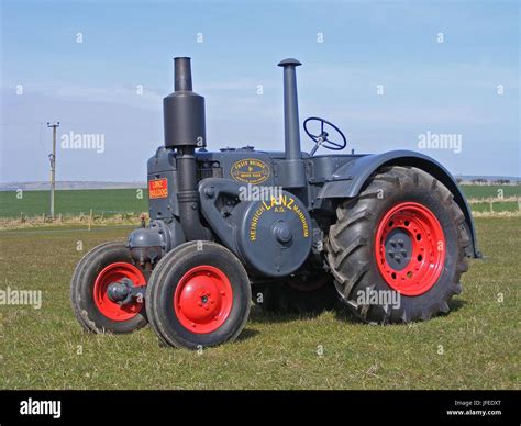historyczny traktor Lanz Bulldog w polu