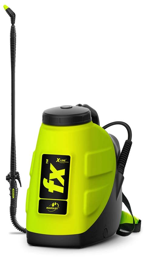 Zdjęcie opryskiwacza akumulatorowego plecakowego Marolex fx x-line w ogrodzie