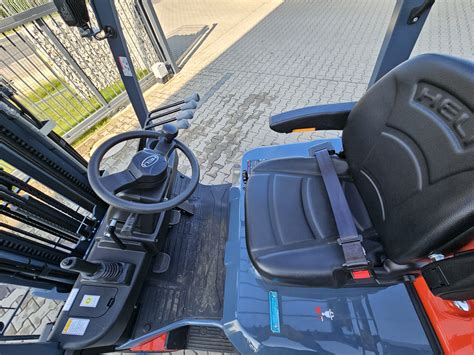 Wózek widłowy spalinowy Heli w akcji