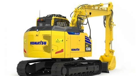 Kolage zdjęć różnych maszyn budowlanych Komatsu