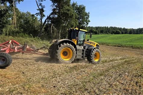 Wizualizacja ciągnika Kraft Serii S w polu