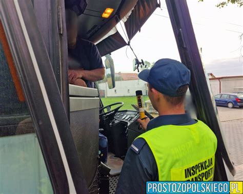 Zdjęcie: Kontrola ciągnika siodłowego przez inspektorów WITD Rzeszów