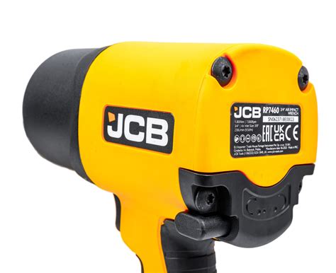 Zdjęcie przedstawiające profesjonalne elektronarzędzia marki JCB w środowisku roboczym