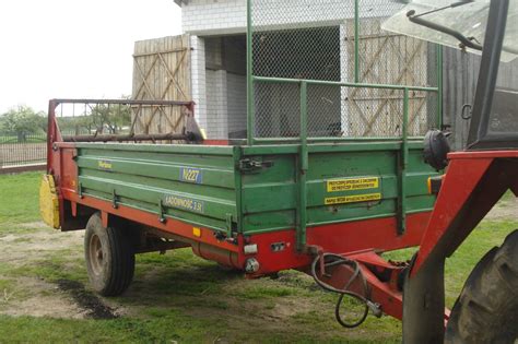 zdjęcie przedstawiające rozrzutnik obornika Warfama N 229/1