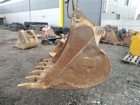 Schematyczna grafika przedstawiająca łyżkę koparkową JCB 760 mm z zaznaczonym numerem części.