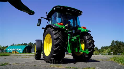 Ciągnik John Deere 5095M z przekładnią PowrQuad.
