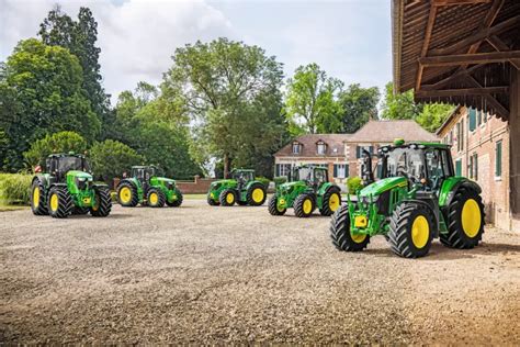 Porównanie gabarytów ciągników John Deere serii 5M i 6M.