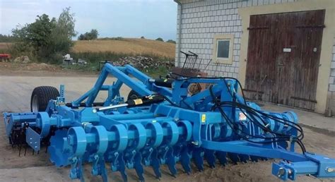 Brana talerzowa Mandam GAL-K 4,0 na polu