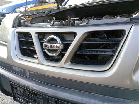 Schematyczny rysunek chłodnicy Nissan D01A z wymiarami