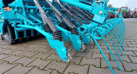 Zbliżenie na jednotalerzową sekcję wysiewającą siewnika SULKY z widocznymi elementami roboczymi