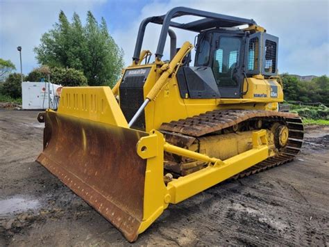 Zdjęcie używanej spycharki gąsienicowej Komatsu D65PX-15