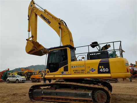 Schemat przedstawiający zasięg i konfigurację koparki wyburzeniowej Komatsu PC450