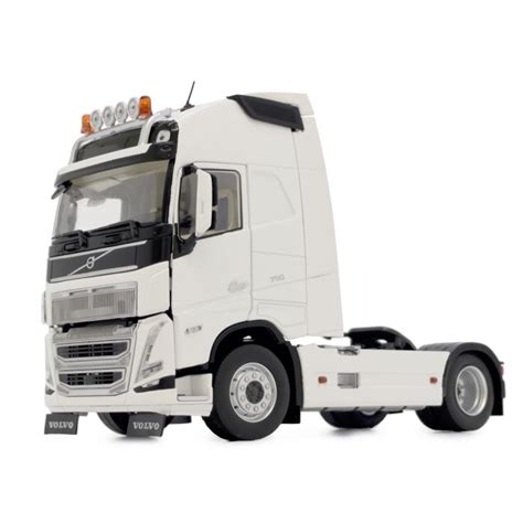 Zdjęcie zewnętrzne ciągnika siodłowego Volvo FH 12 w kolorze białym
