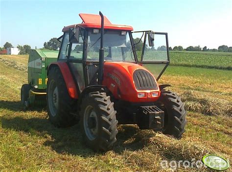 Zdjęcie ciągnika Ursus 5714 Agro Bis w pracy