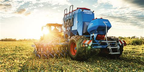 Schemat budowy siewnika Lemken Solitair NT z zaznaczonymi elementami roboczymi i zbiornikiem