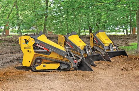 Ilustracja przedstawiająca różne modele minikoparek Wacker Neuson