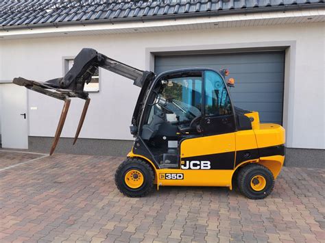 Zdjęcie wózka JCB Teletruk pracującego w rolnictwie