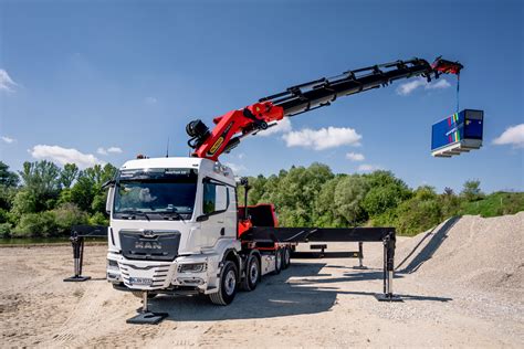 MAN TGS 35.540 8x2H-6 BL CH - czteroosiowe podwozie z napędem HydroDrive i żurawiem Palfinger