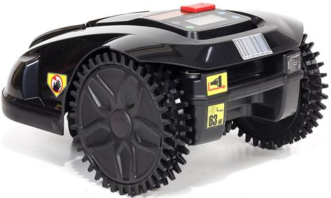 Robot koszący NAC RLM1500-DY w akcji