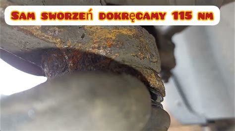 Zardzewiałe sworznie zwrotnicy, wymagające wymiany