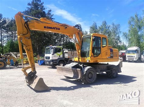 Koparka kołowa Komatsu PW160 na placu budowy