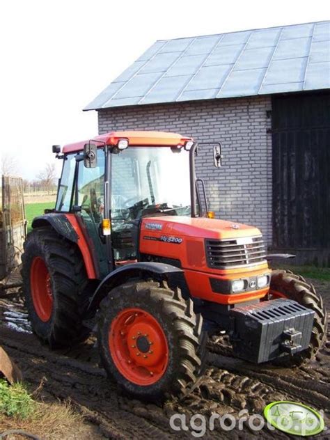Ciągnik Kubota ME8200