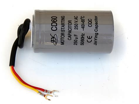 Zdjęcie przedstawiające kondensator rozruchowy silnika elektrycznego